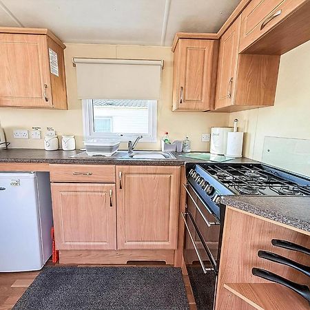 Caravan With Decking At Manor Park In Hunstanton, Sleeps 6 Ref 23045B Exteriör bild